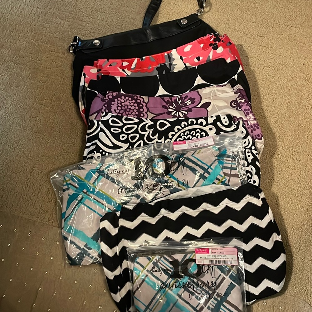 Thirty one Suite Skirt purse w/ covers